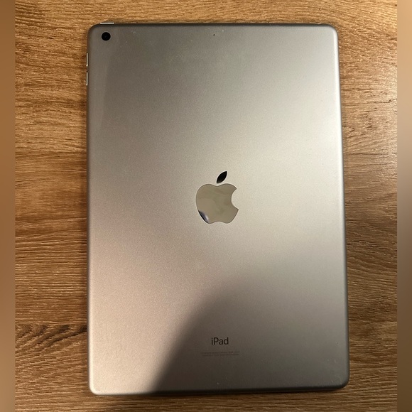 8th Gen IPAD - 128 GB - Picture 3 of 4